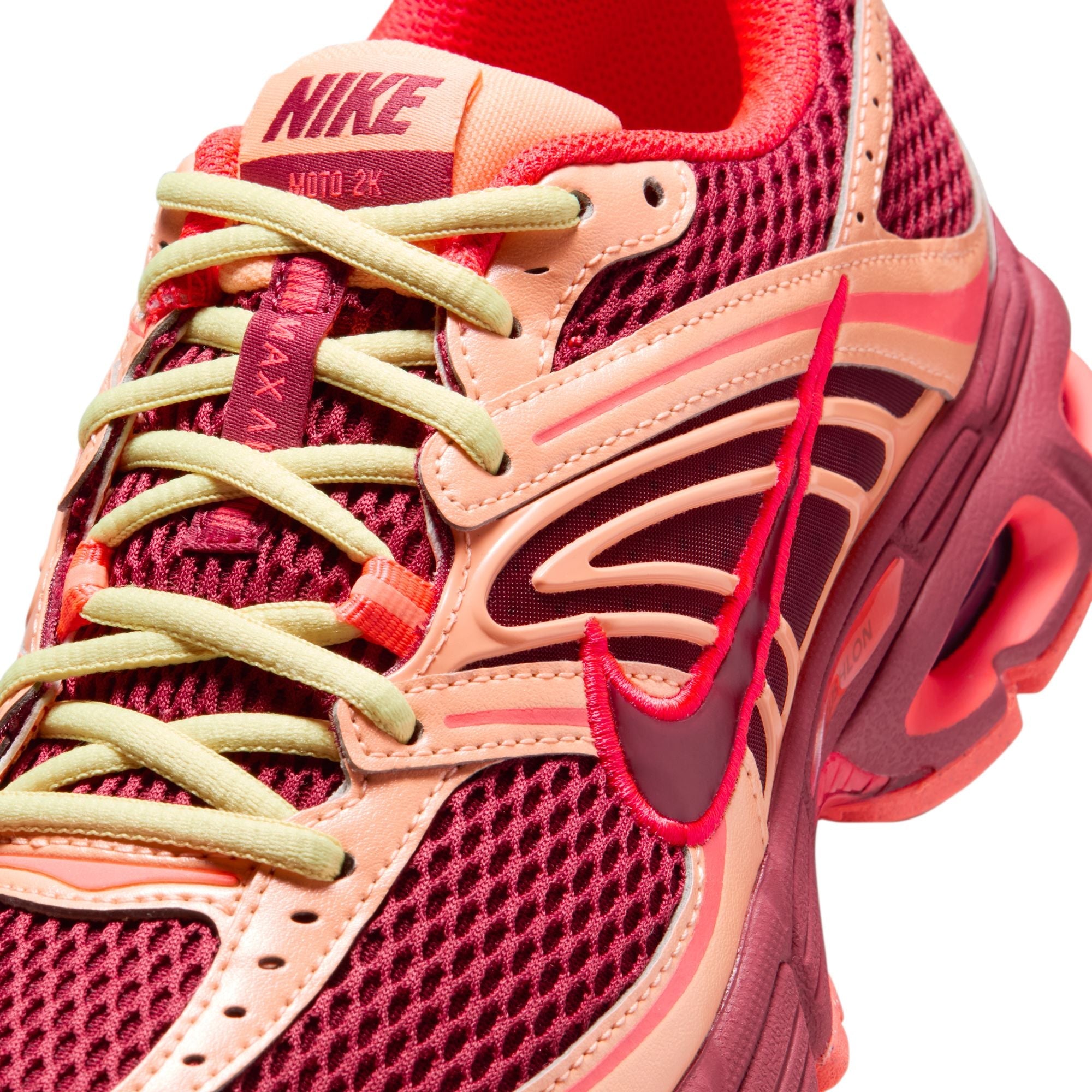 W Nike Air Moto 2K - HQ2056-600