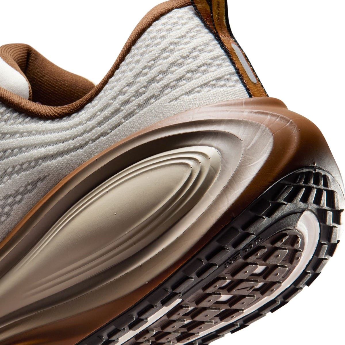 Nike Vomero Plus "Sail and Baroque Brown" - IO4482-100