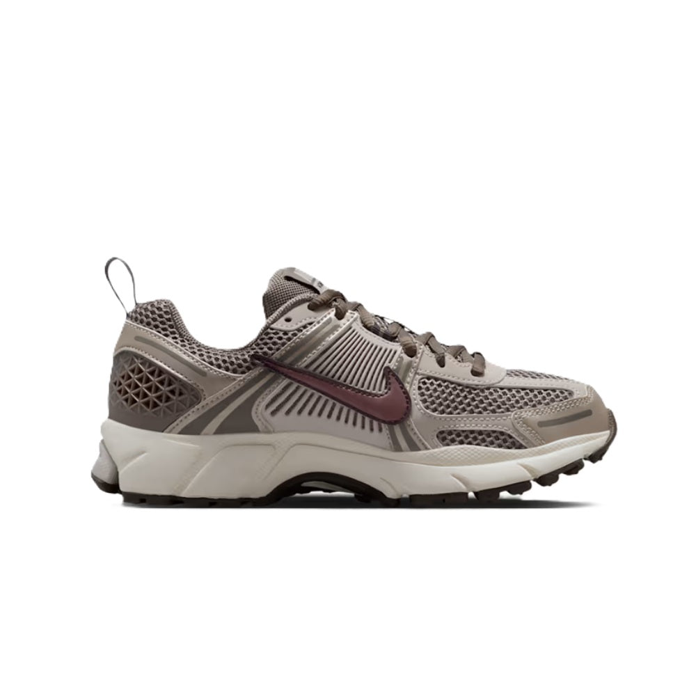 Big Kid's Nike Vomero 5 Taupe Haze/Tattoo-Silt Red (HF6998 200)