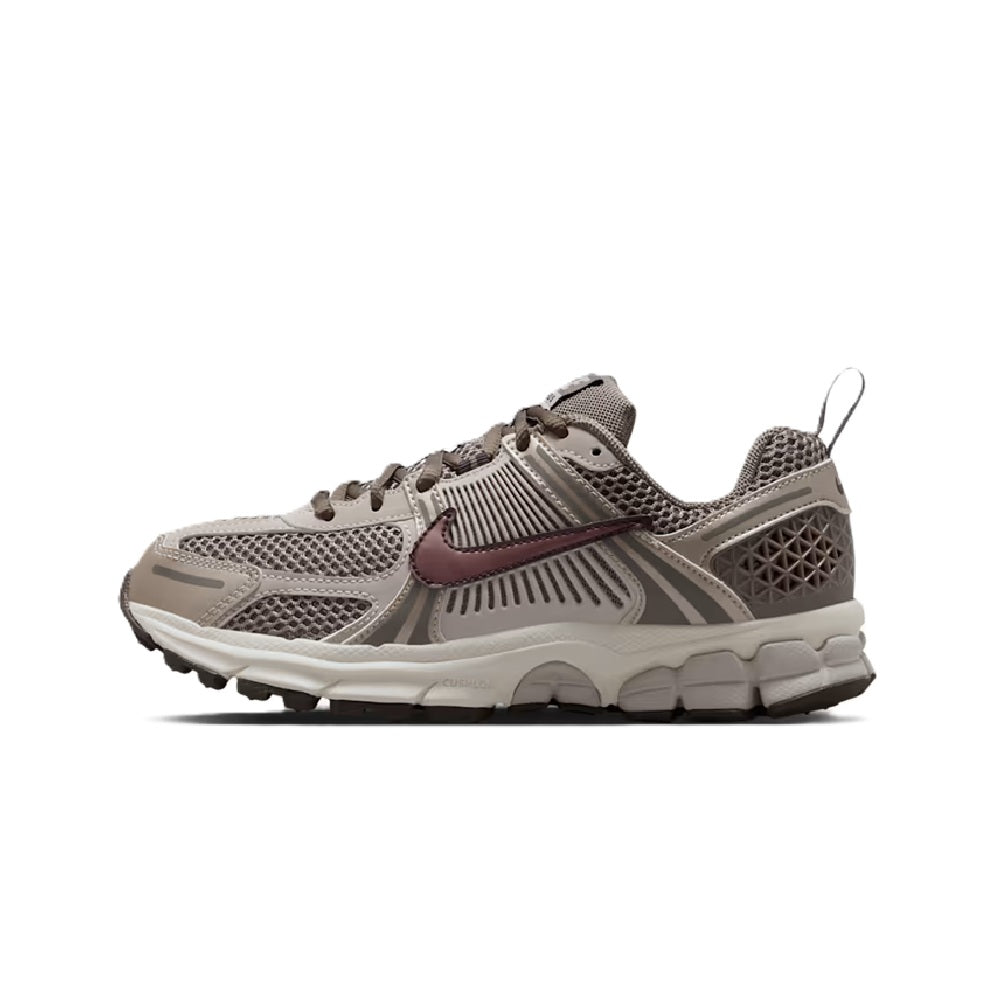 Big Kid's Nike Vomero 5 Taupe Haze/Tattoo-Silt Red (HF6998 200)