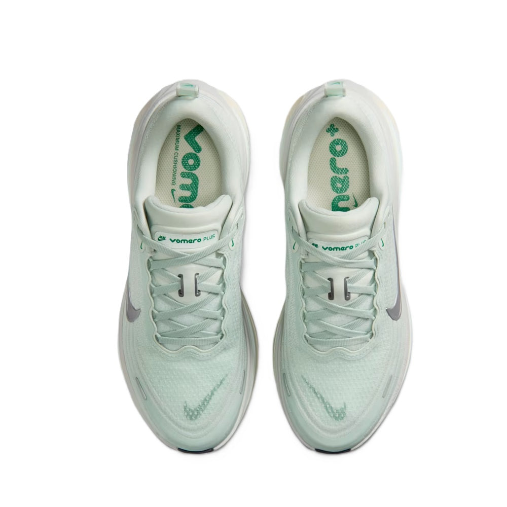 Women's Nike Vomero Plus Light Silver/Metallic Silver (HV8154 004)