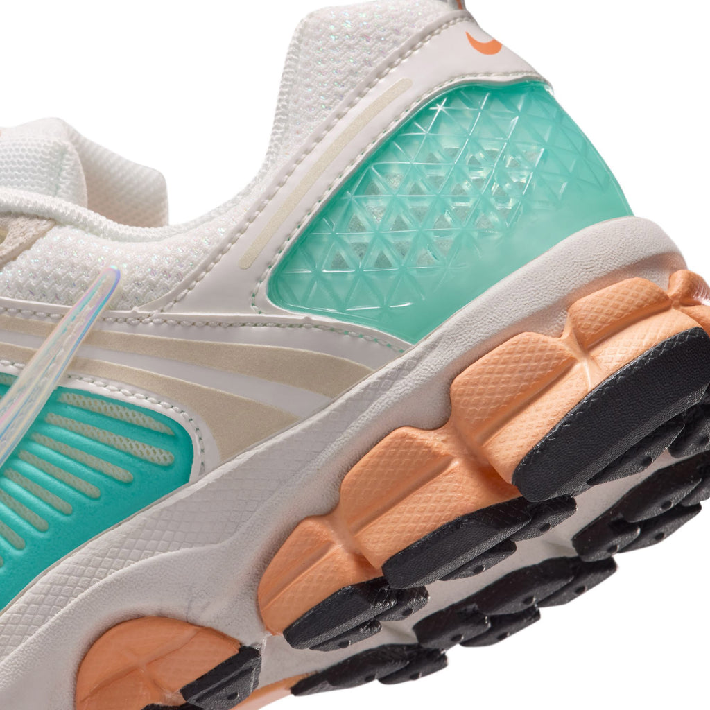 Big Kid's Nike Vomero 5 BG Sail/Orange Chalk (IM7160 133)